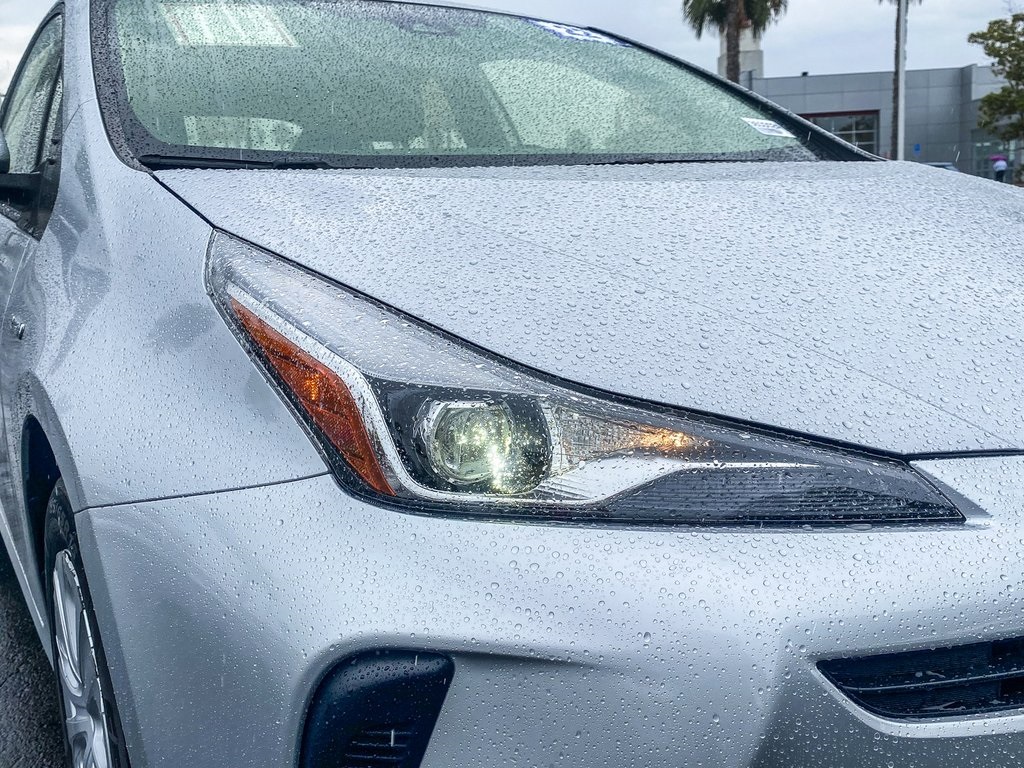 2022 Toyota Prius L photo 6