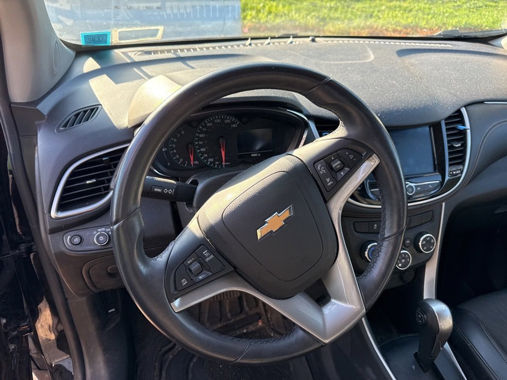 2022 Chevrolet Trax LT photo 2