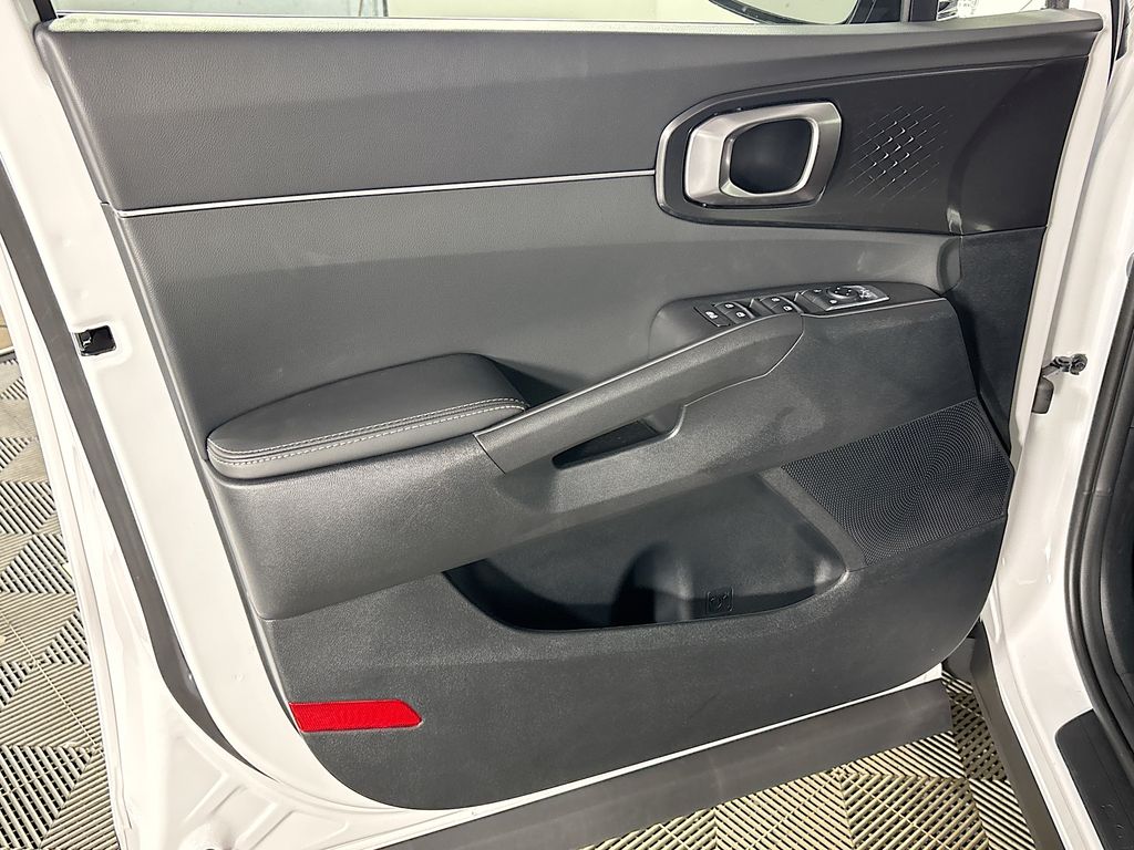 2025 Kia Sorento S photo 9