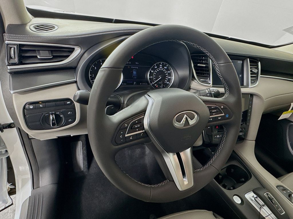 2025 Infiniti QX50 Luxe photo 11