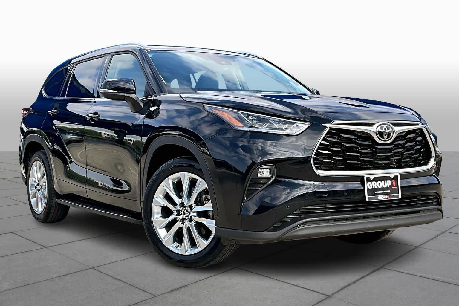2023 Toyota Highlander Limited photo 2