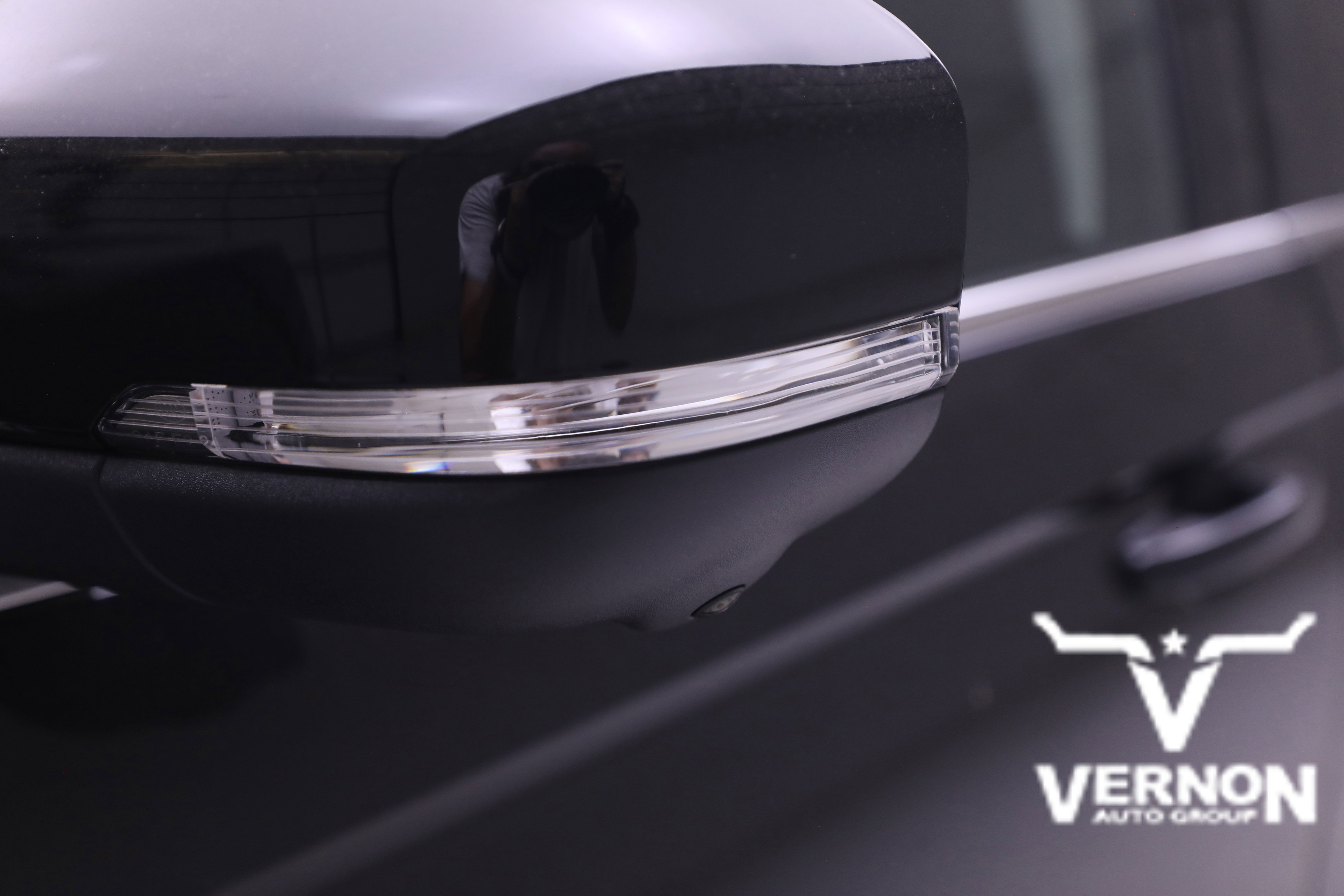 2025 Ford Expedition MAX photo 3