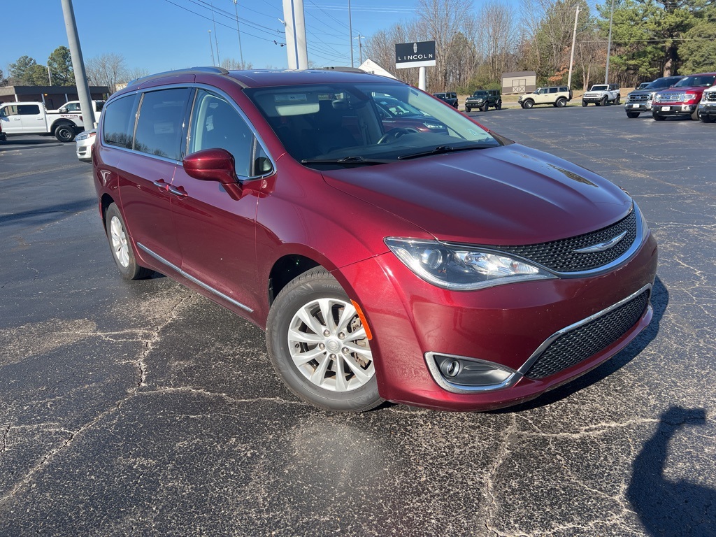 2018 Chrysler Pacifica Touring L's photo