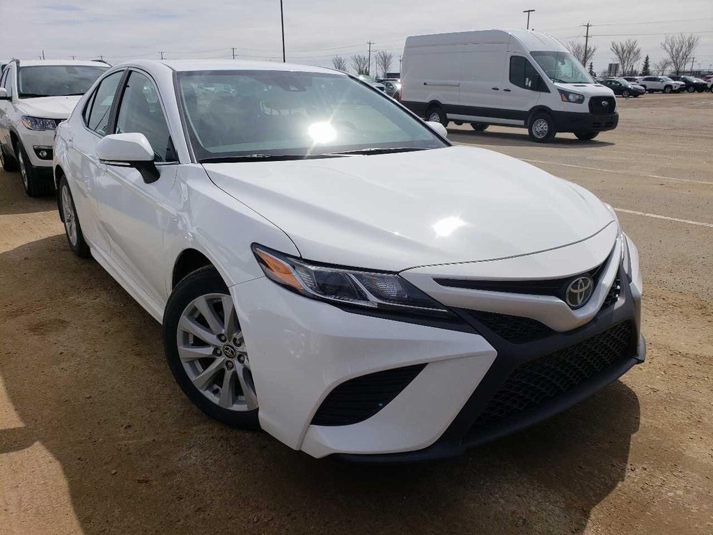 2020 Toyota Camry SE photo 2