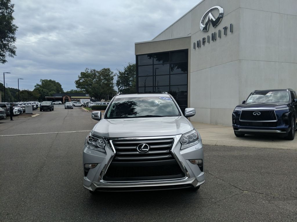 2019 Lexus GX 460 photo 3