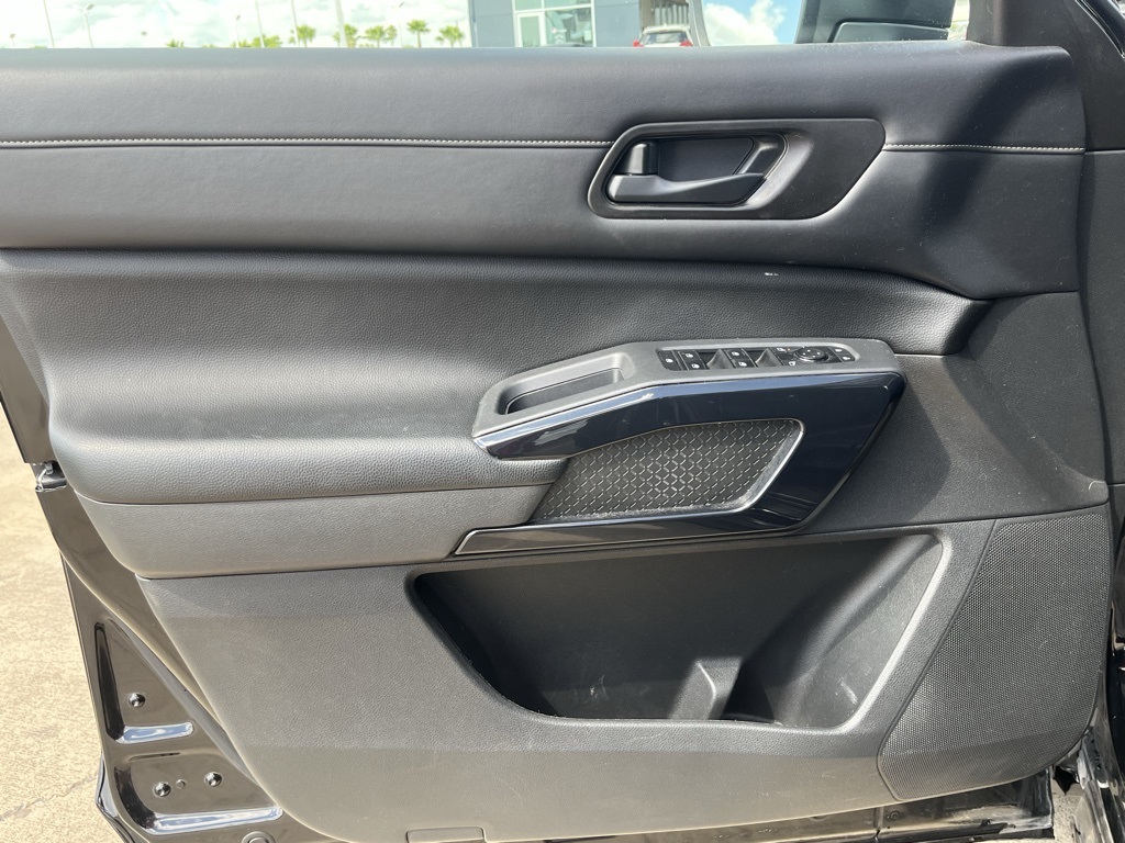 2023 Nissan Pathfinder S photo 11