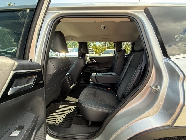 2024 Mitsubishi Outlander SE photo 8