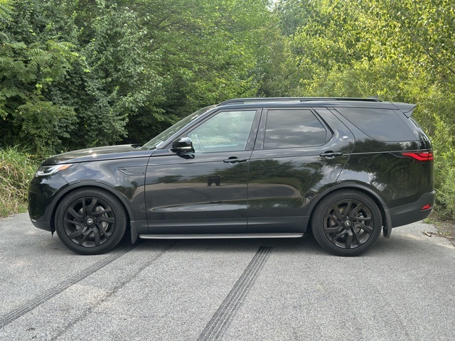 2025 Land Rover Discovery S photo 9
