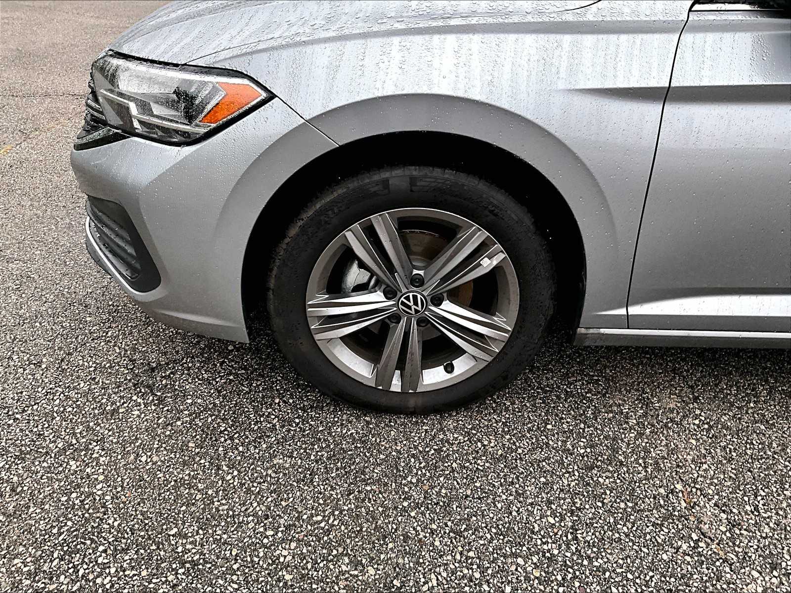 2023 Volkswagen Jetta SE photo 3
