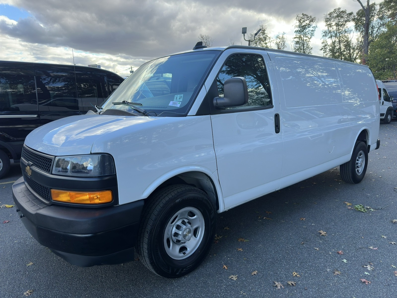 2023 Chevrolet Express Cargo Van 2500 photo 3