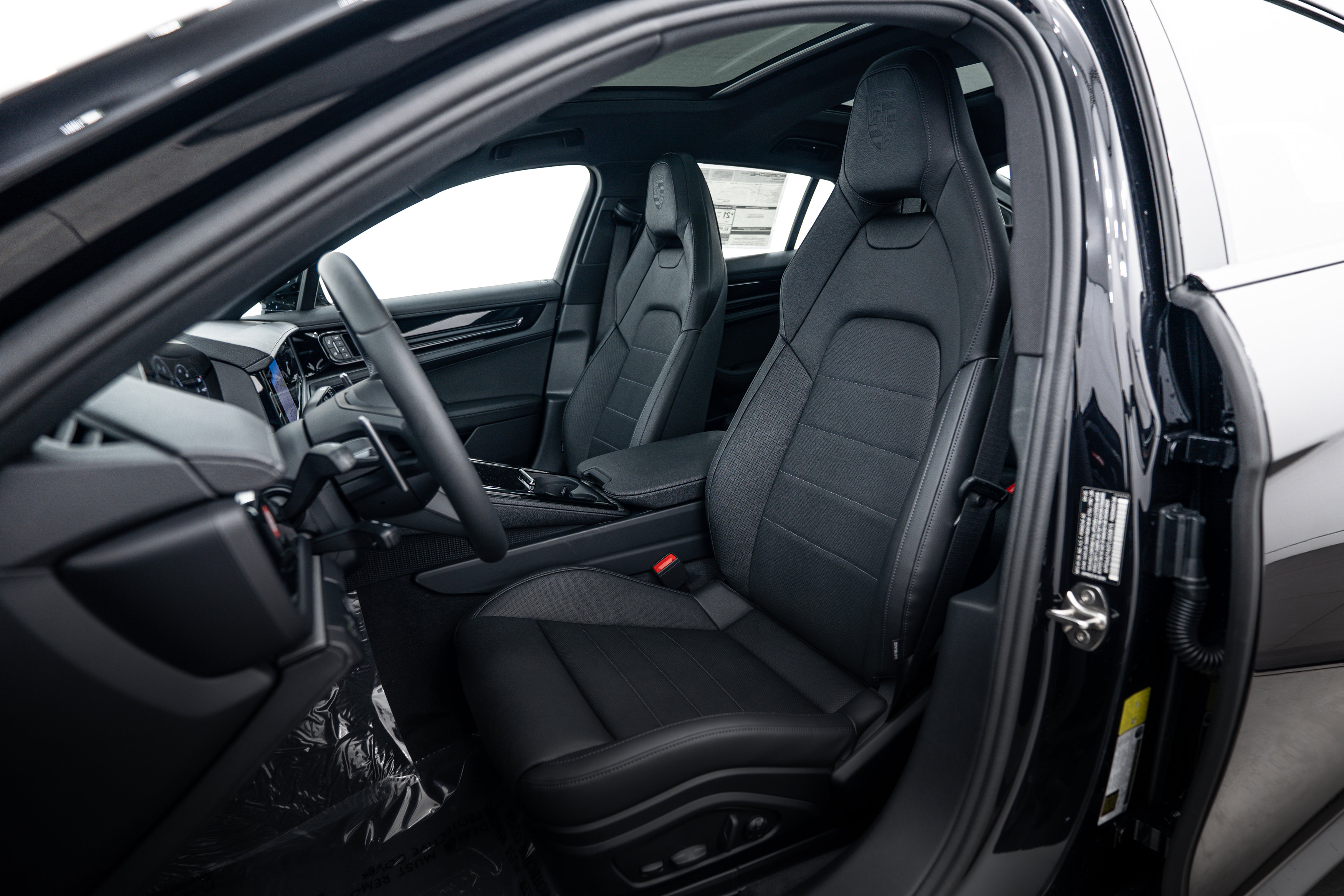 2026 Porsche Panamera 4 photo 2