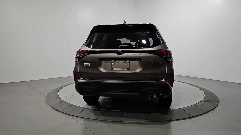 2025 Subaru Forester Touring photo 4