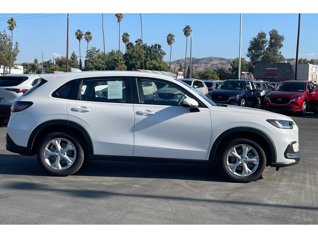 2025 Honda HR-V LX photo 7