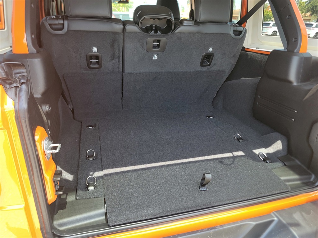 2025 Jeep Wrangler Sahara photo 11