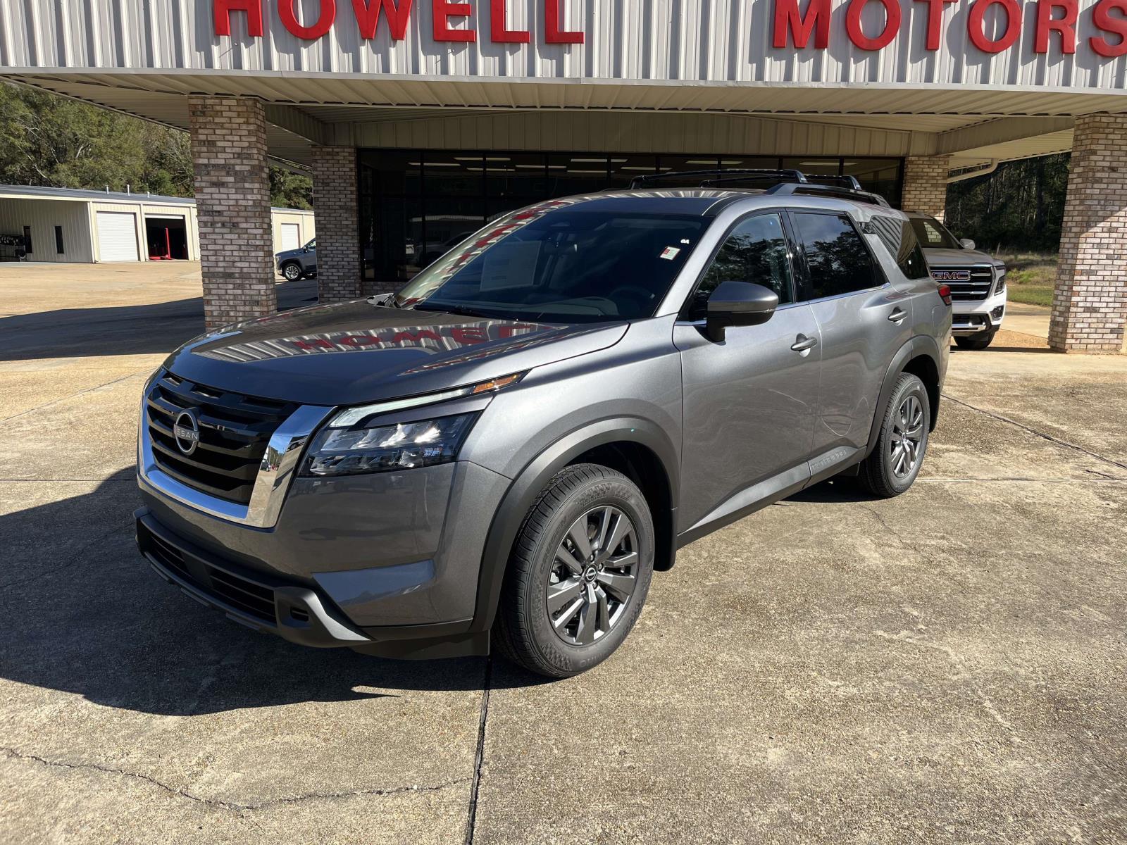 2025 Nissan Pathfinder SV's photo