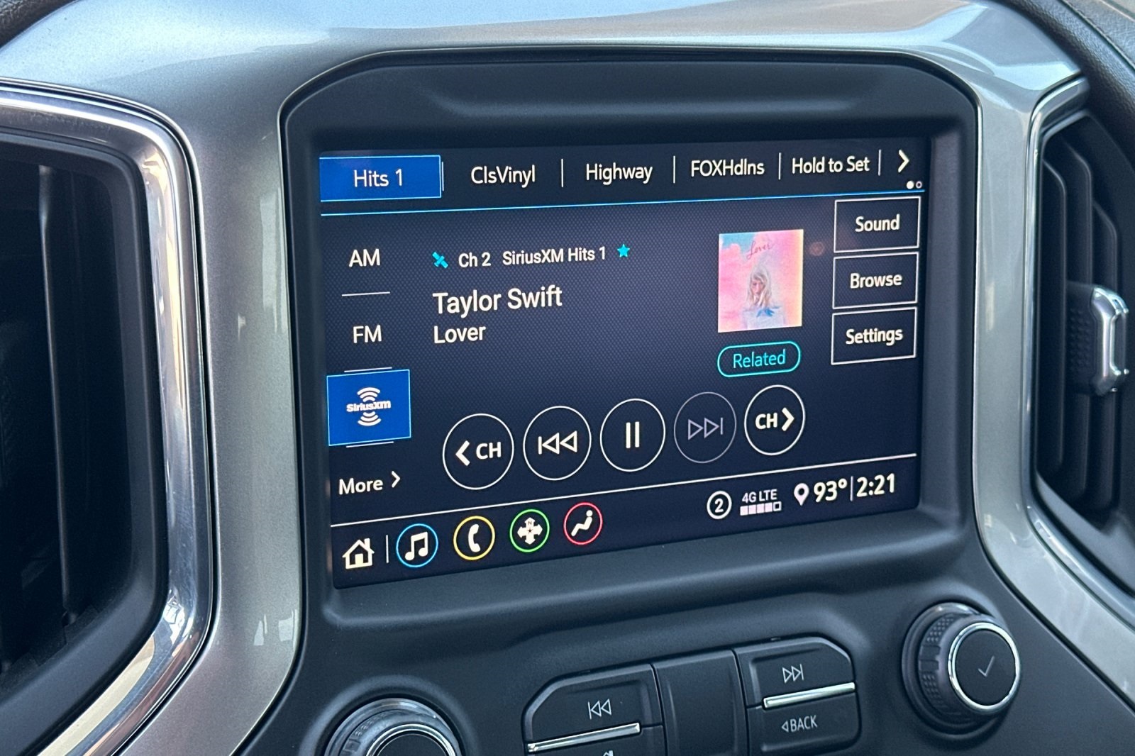 2020 Chevrolet Silverado 1500 LT photo 16