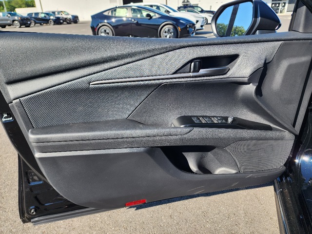 2025 Toyota Camry SE photo 11