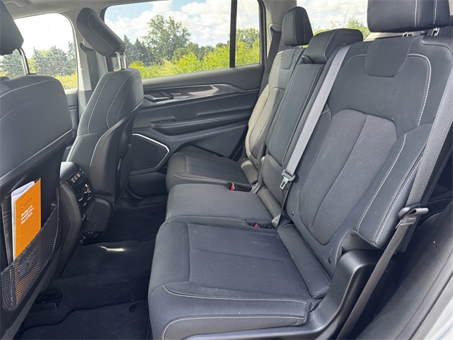 2022 Jeep Grand Cherokee Laredo photo 21