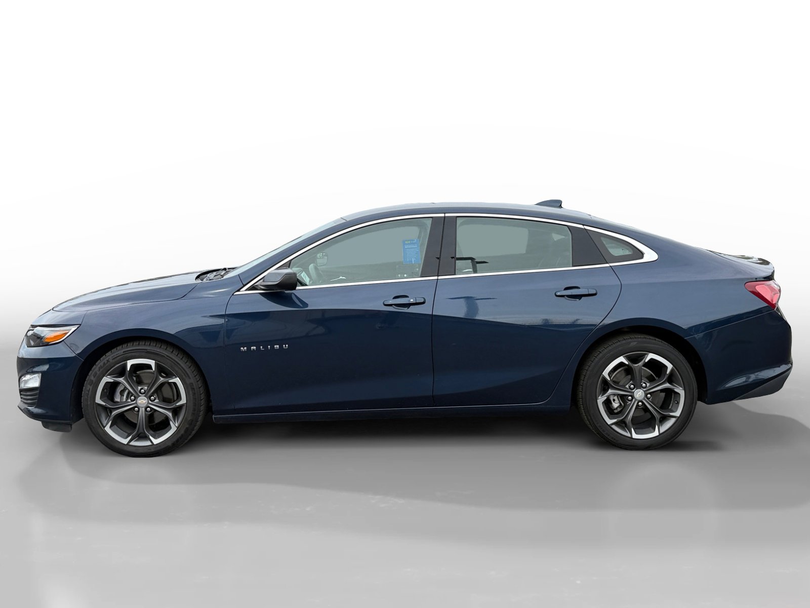 2022 Chevrolet Malibu 1LT photo 2