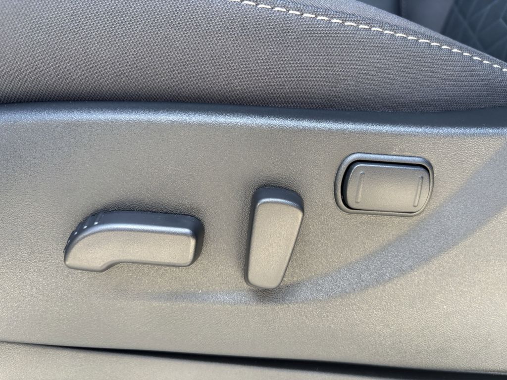 2025 Nissan Frontier SV photo 15