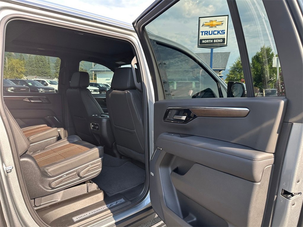2025 Chevrolet Suburban High Country photo 13