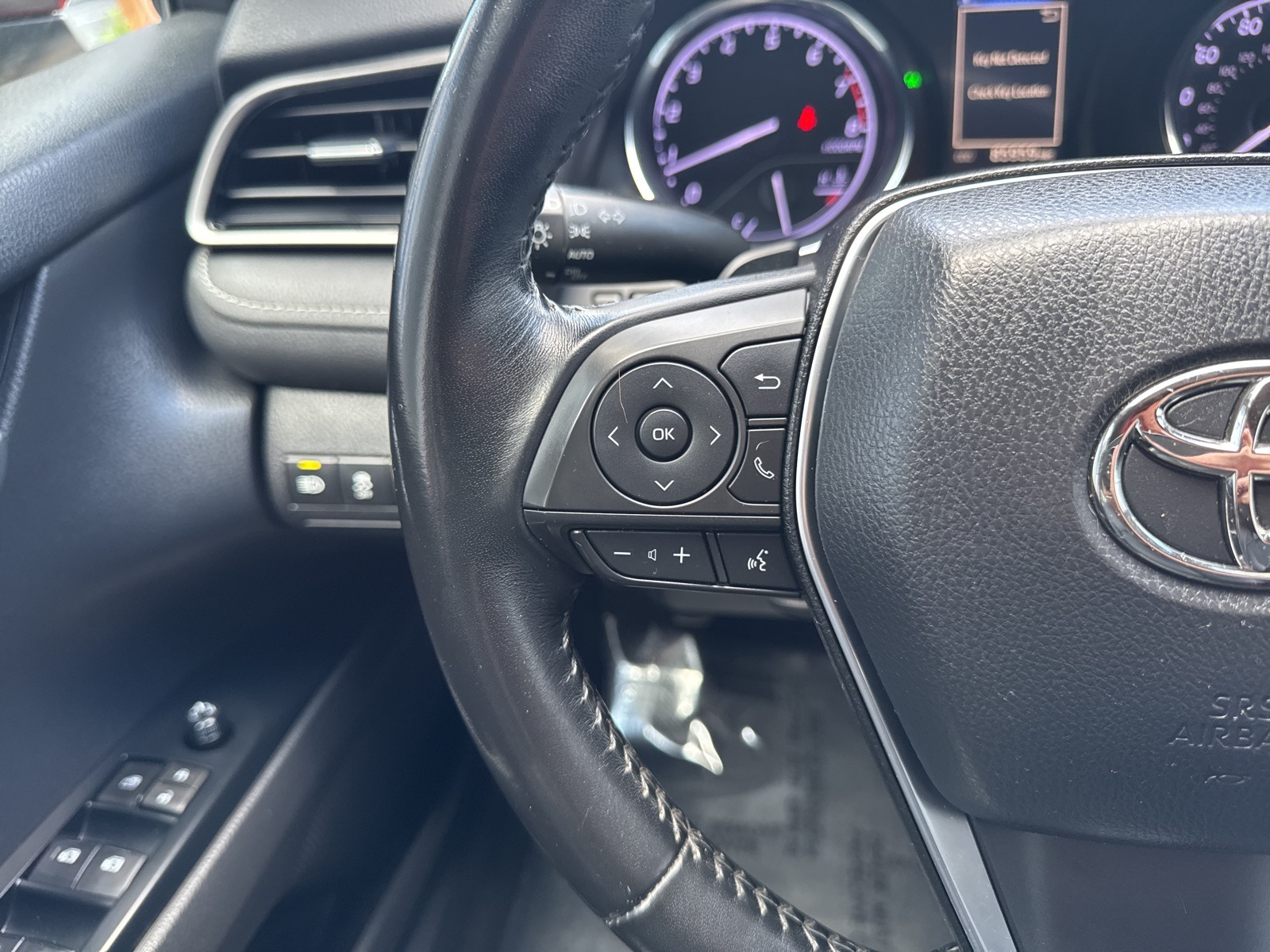 2019 Toyota Camry SE photo 17