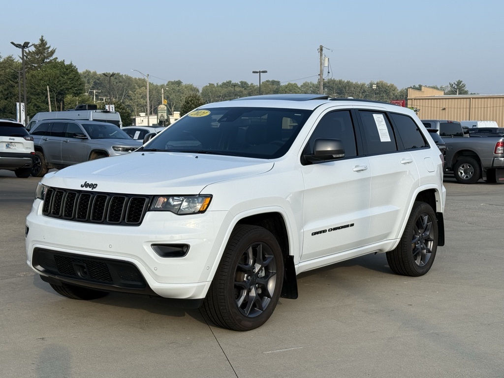 2021 Jeep Grand Cherokee Anniversary Edition photo 3