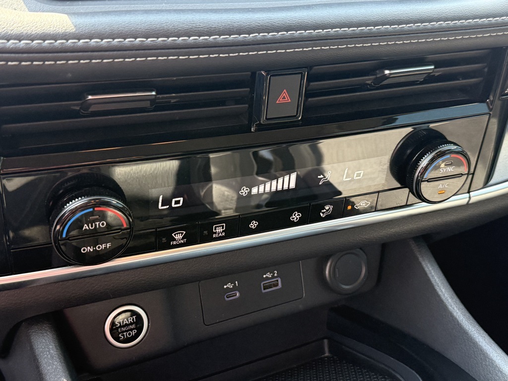 2021 Nissan Rogue SV photo 13