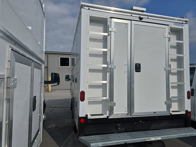 2025 Gmc Savana Cutaway 3500 photo 3
