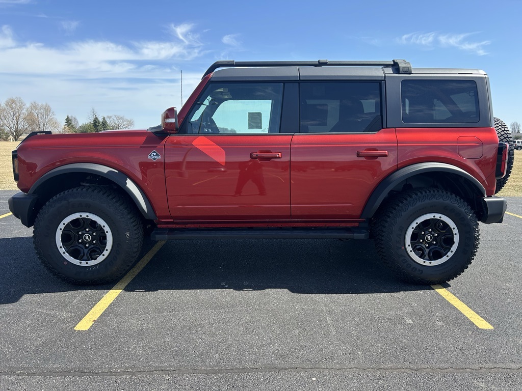 2024 Ford Bronco Outer Banks photo 8