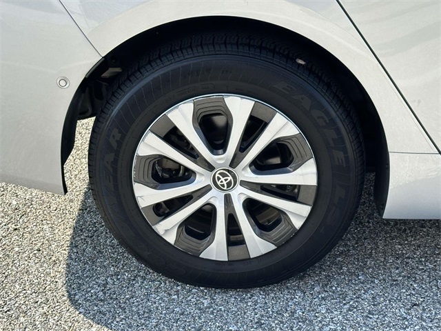 2022 Toyota Prius LE AWD-e photo 11