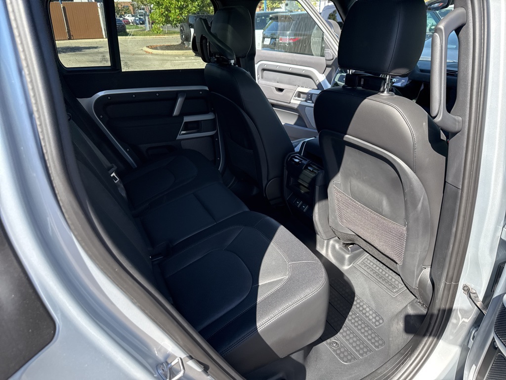 2023 Land Rover Defender 110 X-Dynamic SE photo 17