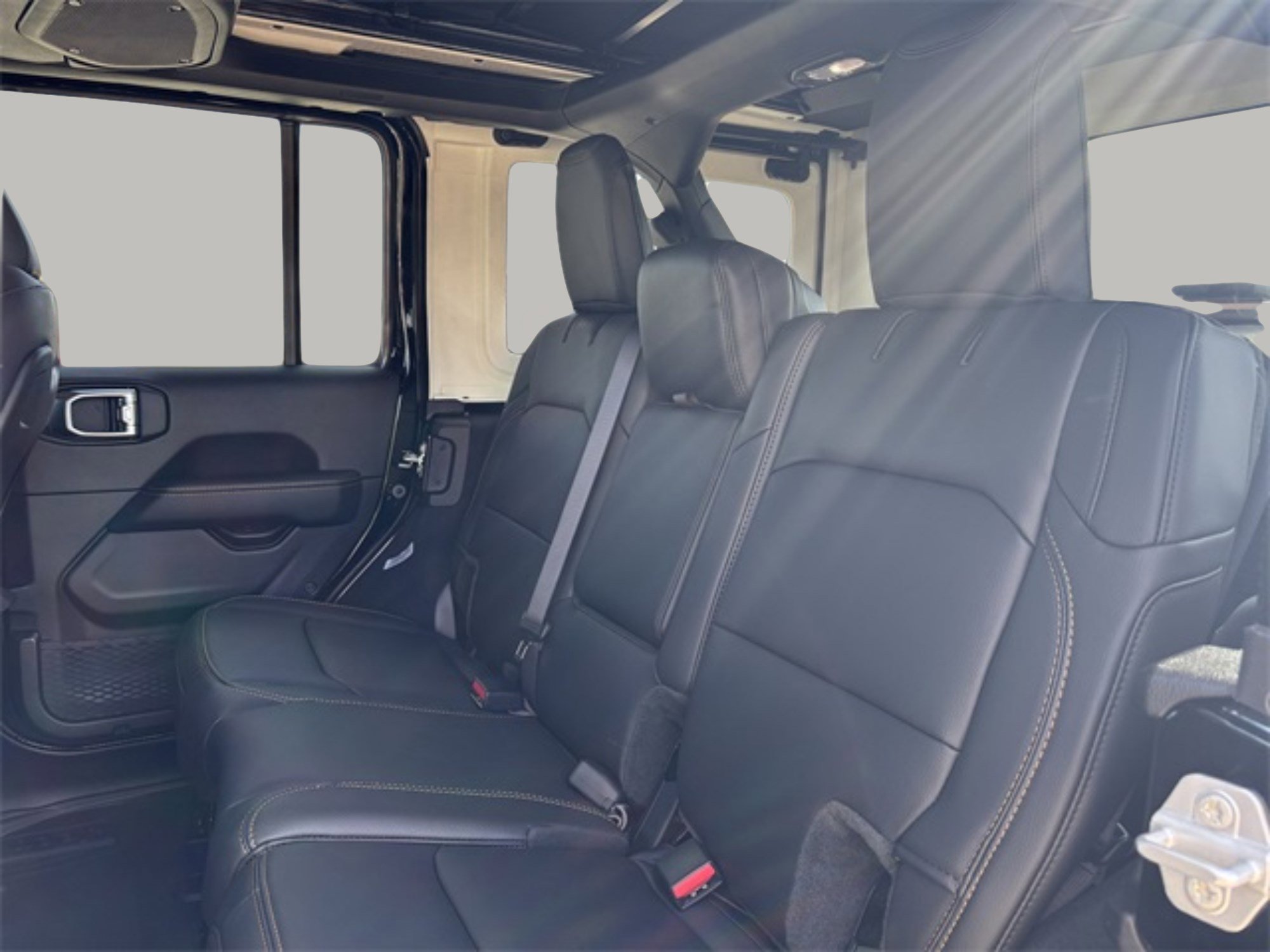 2025 Jeep Wrangler Sahara photo 21
