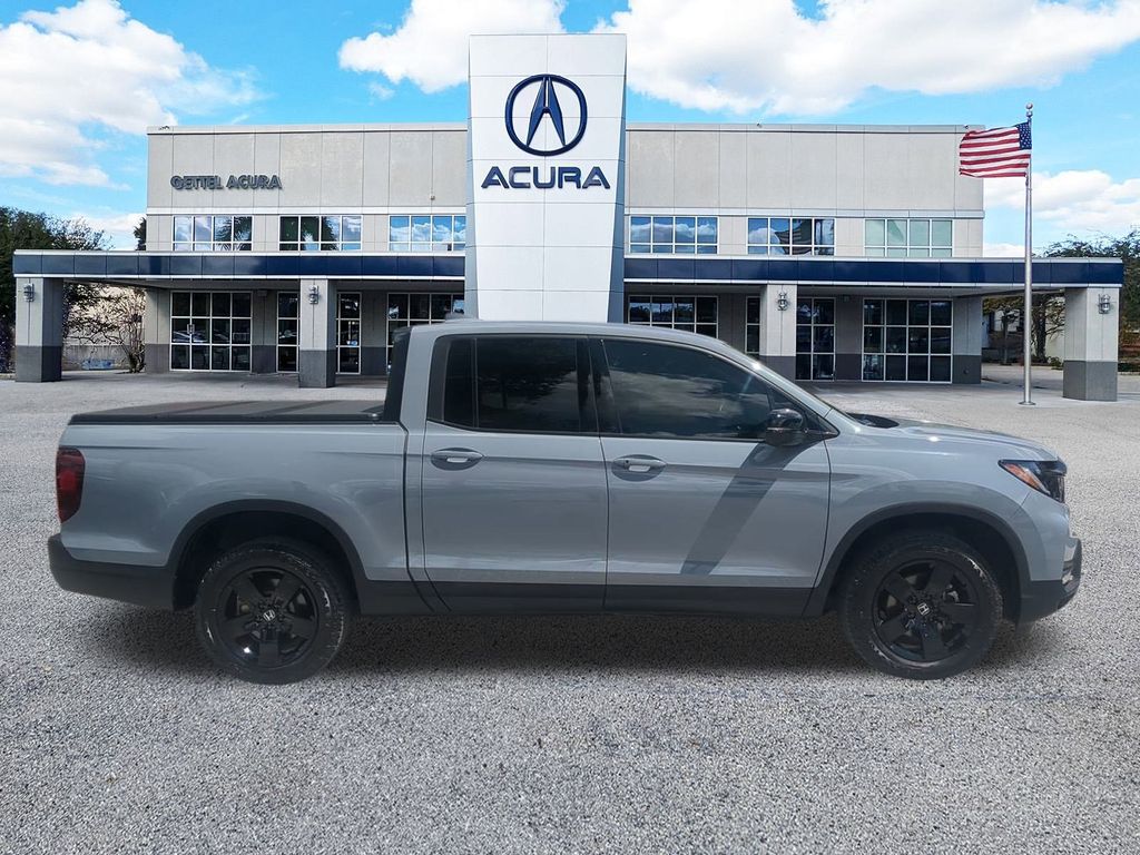 2024 Honda Ridgeline Black Edition photo 3