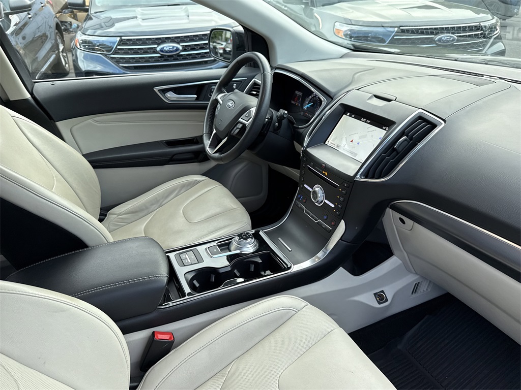 2019 Ford Edge Titanium photo 28