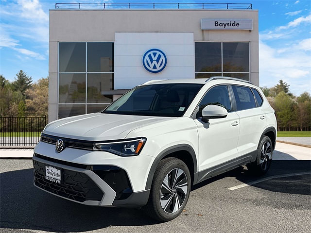 2025 Volkswagen Taos SE photo 2
