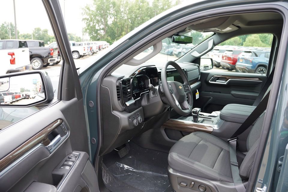 2026 Chevrolet Silverado 1500 LT photo 7