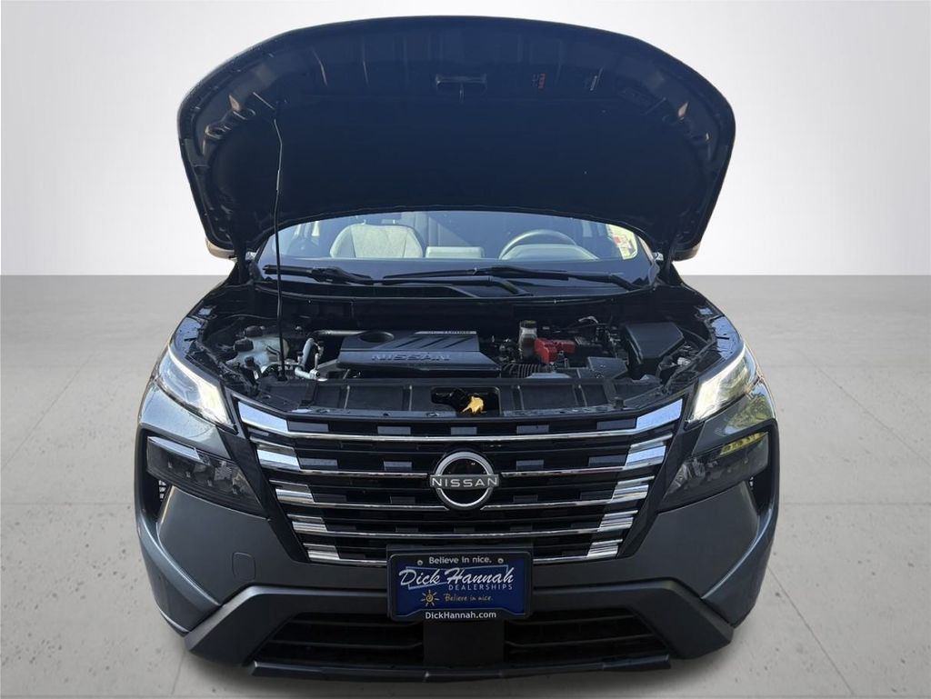 2024 Nissan Rogue SV photo 4