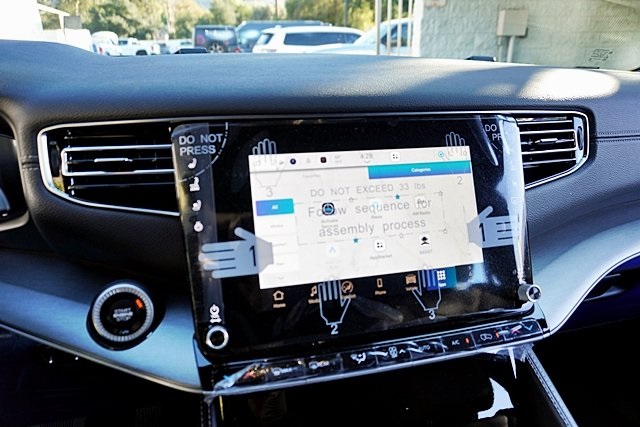 New 2025 Bright White Clear-Coat Exterior Paint Jeep Series II image 31