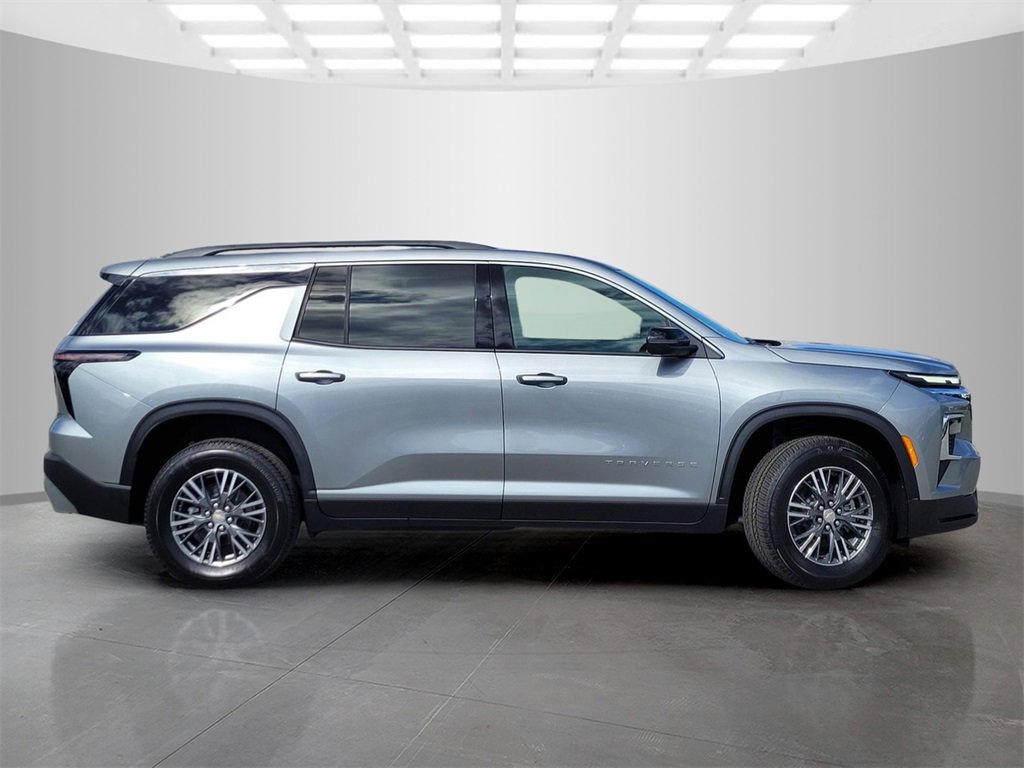 2026 Chevrolet Traverse photo 3
