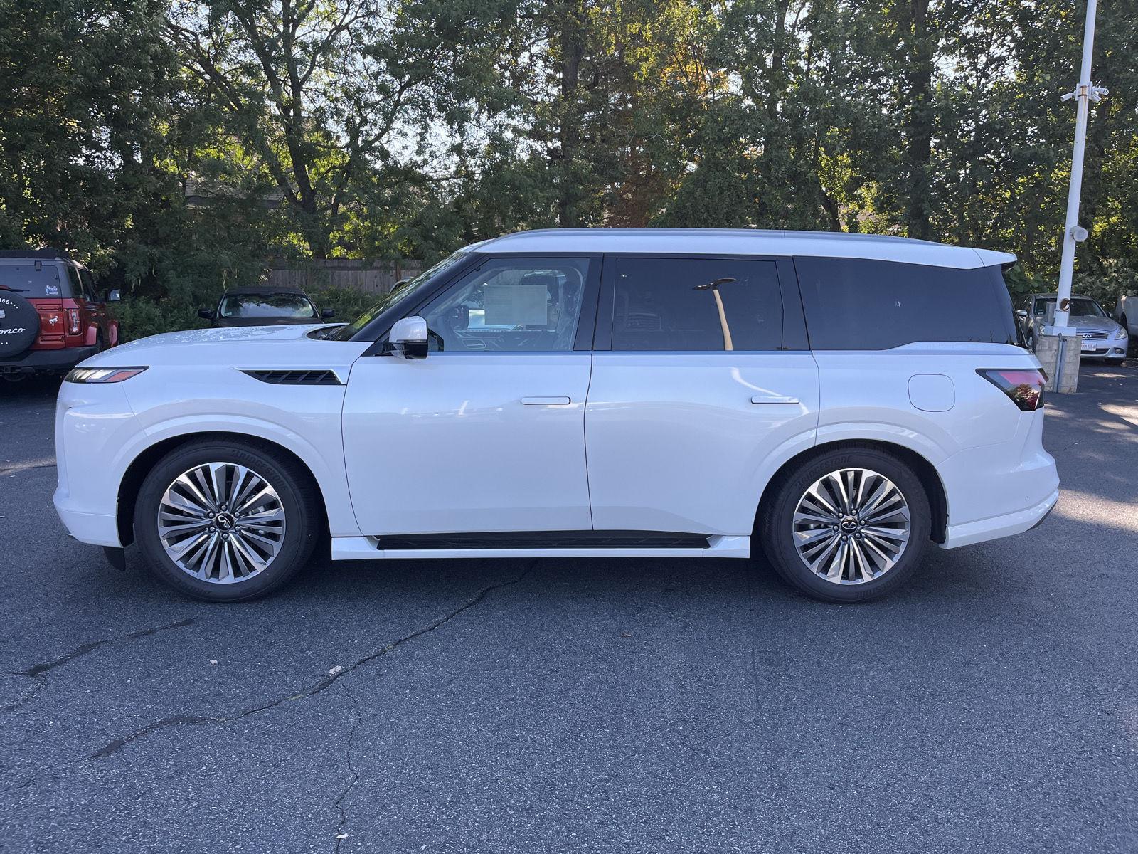 2026 Infiniti QX80 Luxe photo 6
