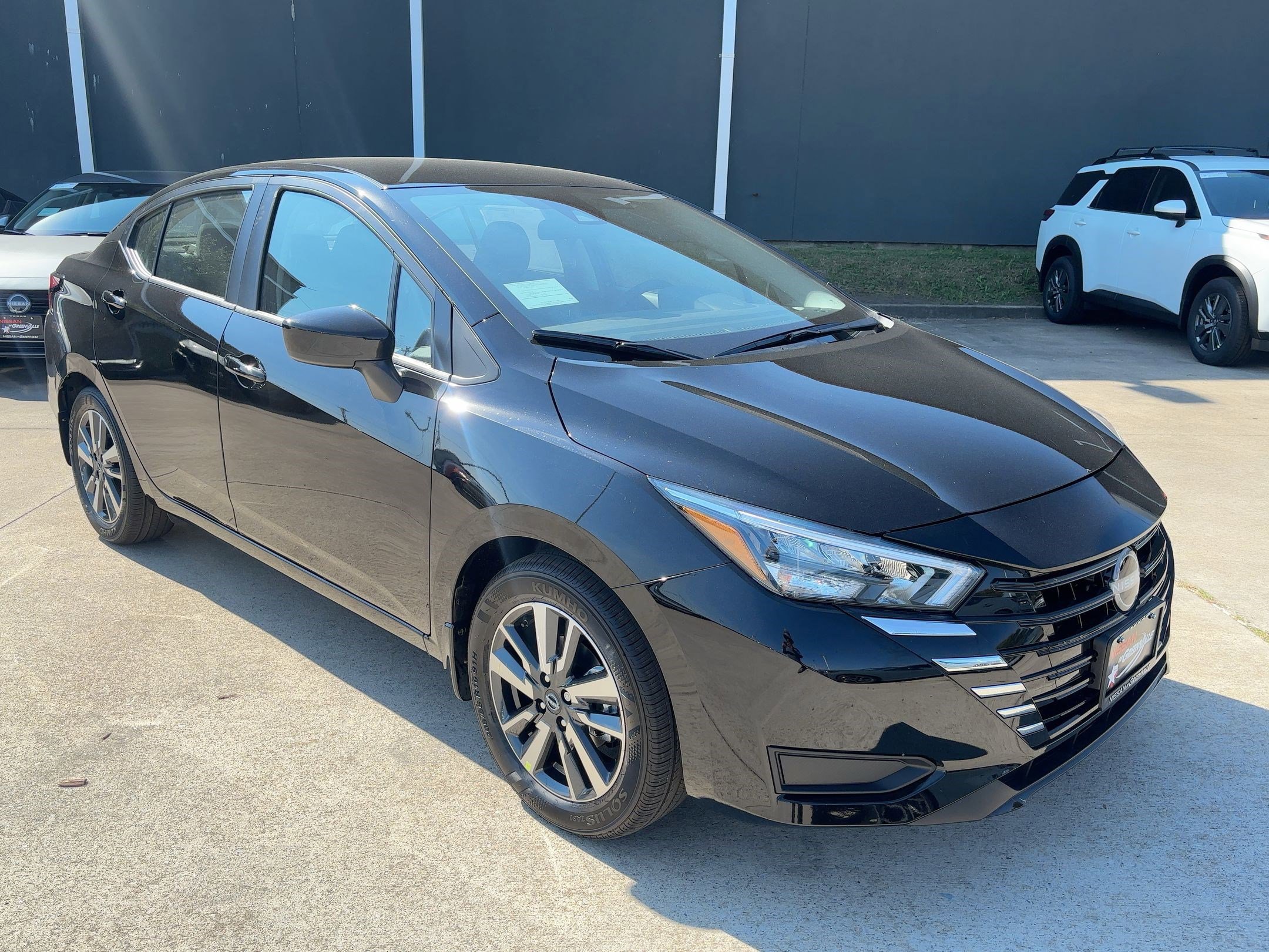 2025 Nissan Versa SV photo 4