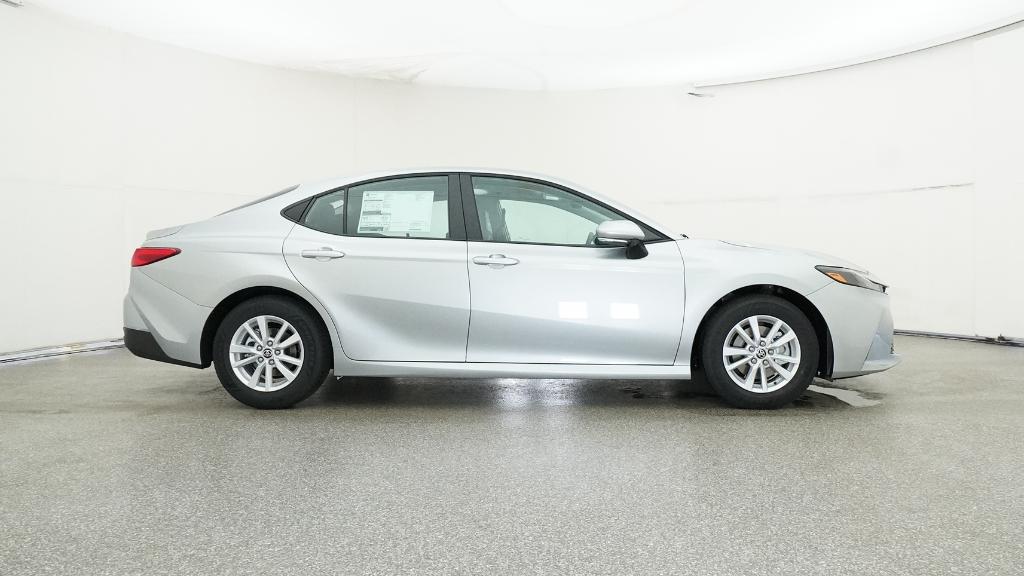 2025 Toyota Camry LE photo 25