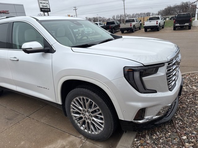 2025 GMC Acadia Denali's photo