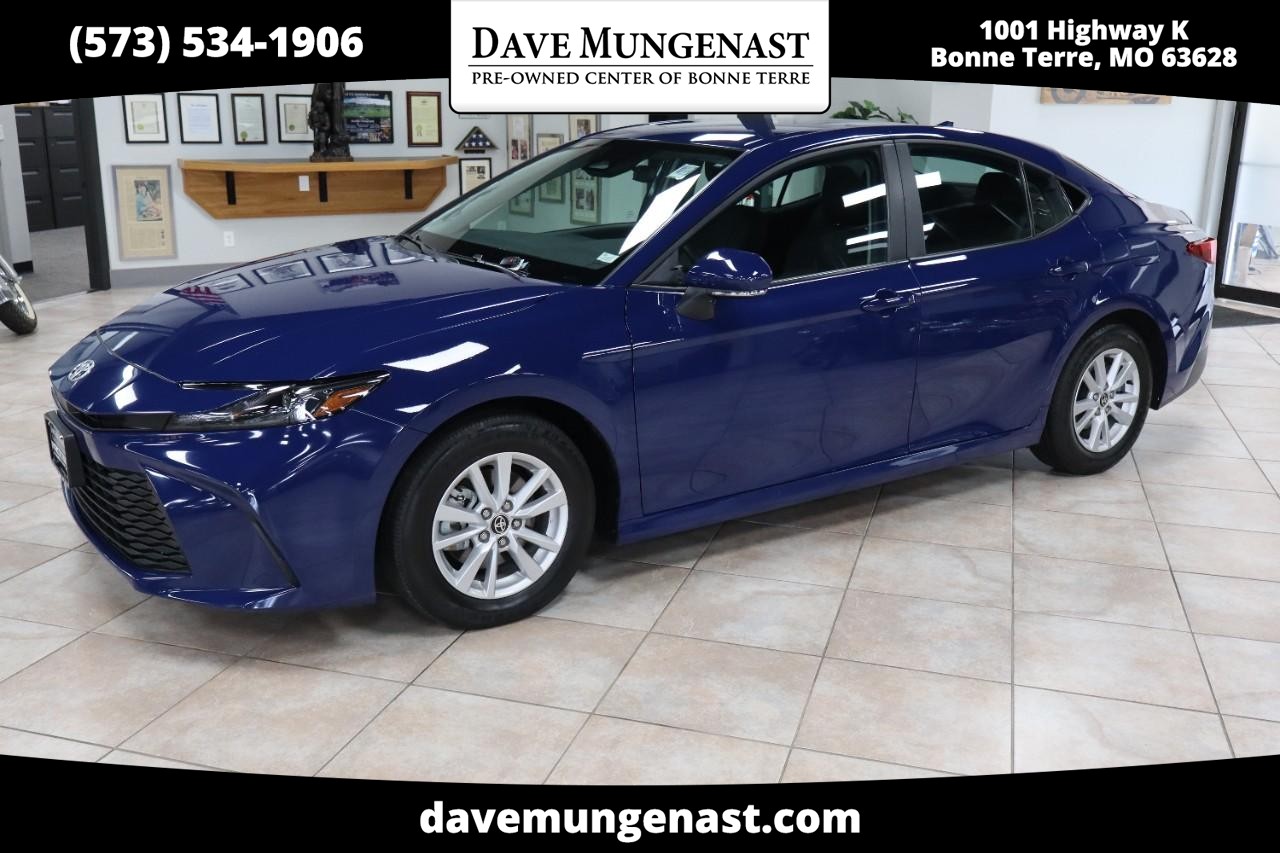 2025 Toyota Camry LE's photo