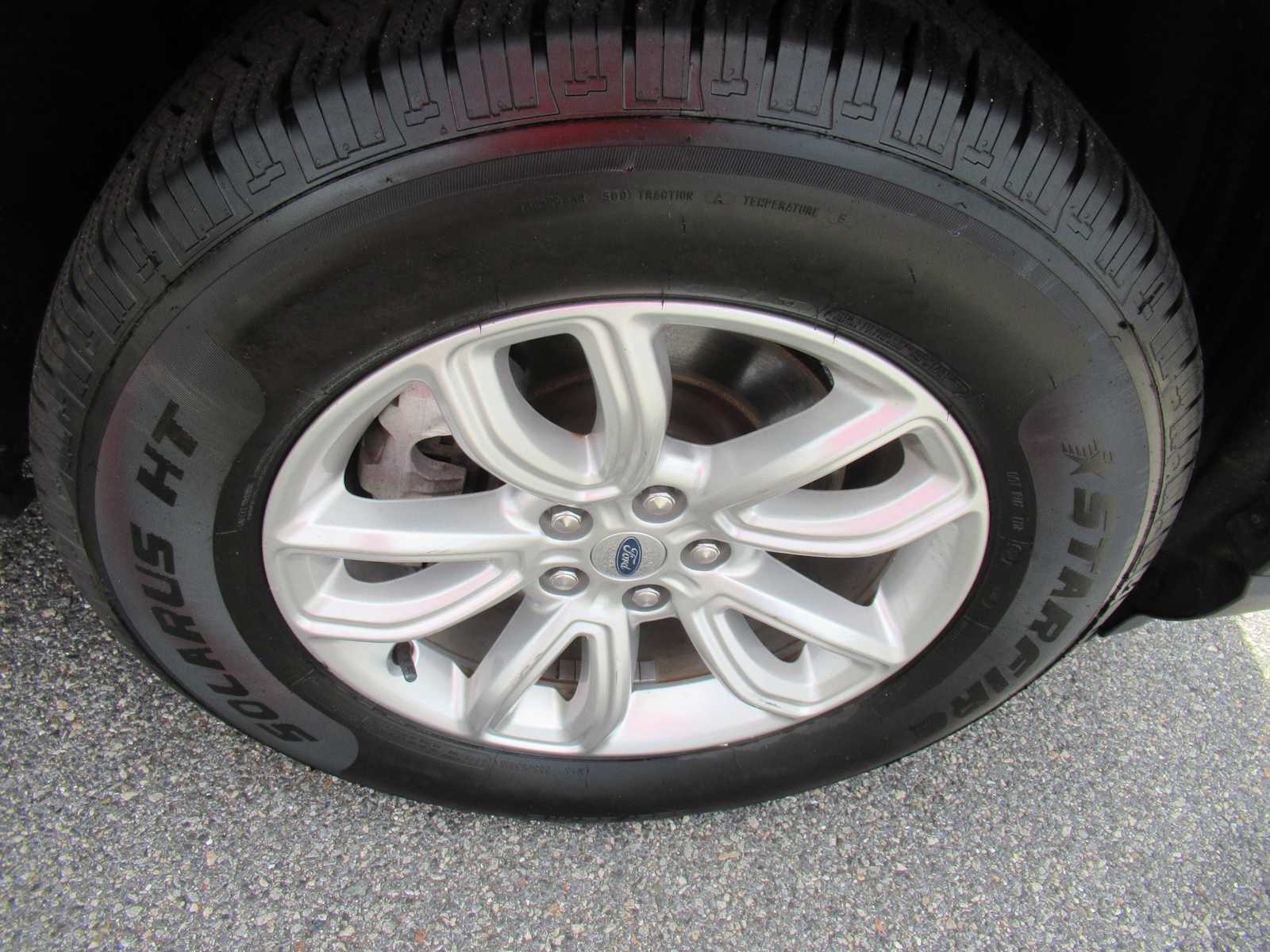 2021 Ford Explorer Base photo 9