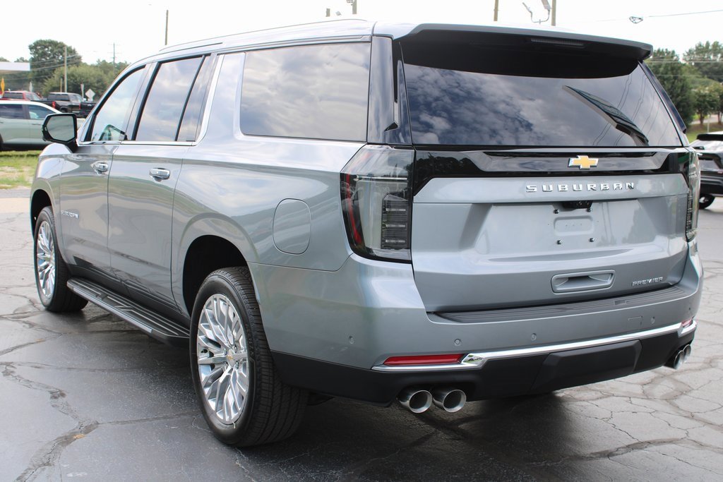 2025 Chevrolet Suburban Premier photo 3
