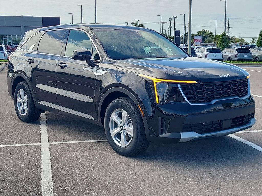 2026 Kia Sorento LX photo 3