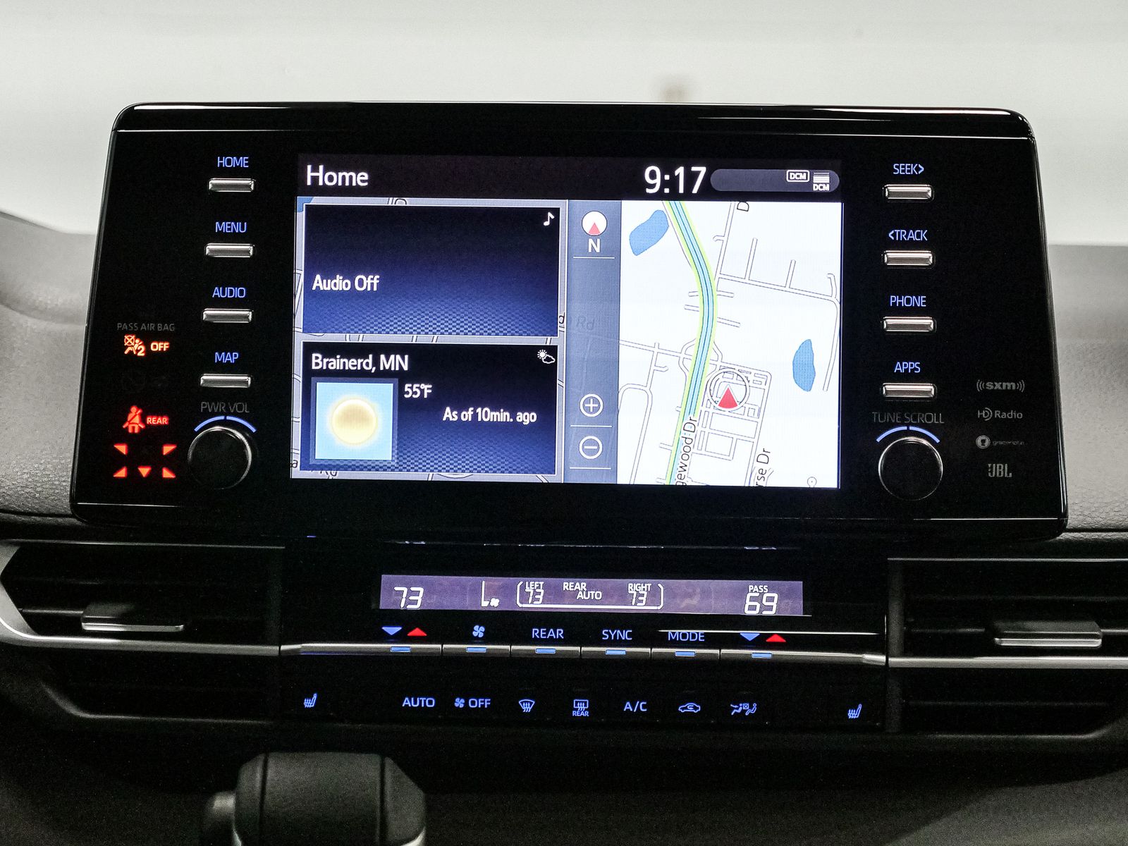 2024 Toyota Sienna XLE photo 28