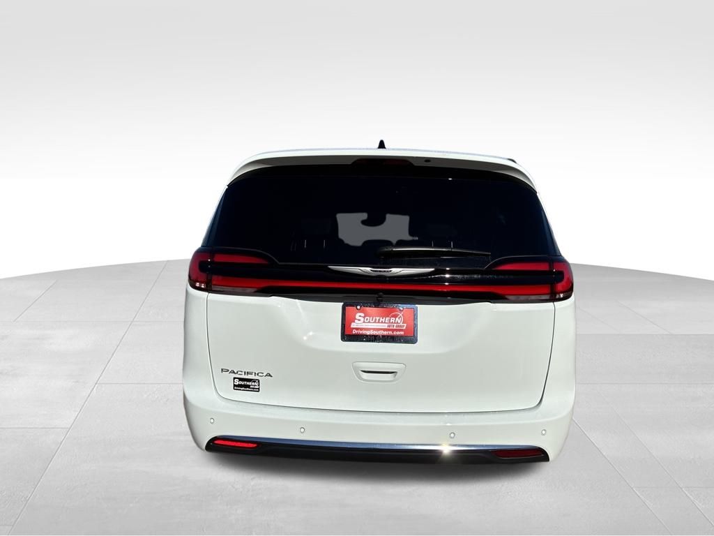 2026 Chrysler Pacifica photo 4